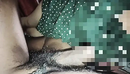 Desi-ehefrau fickt hartes sperma in den mund