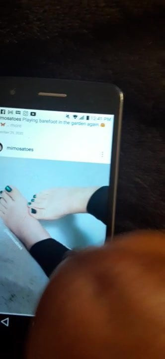 フォロワーのセクシーで太い足のための射精