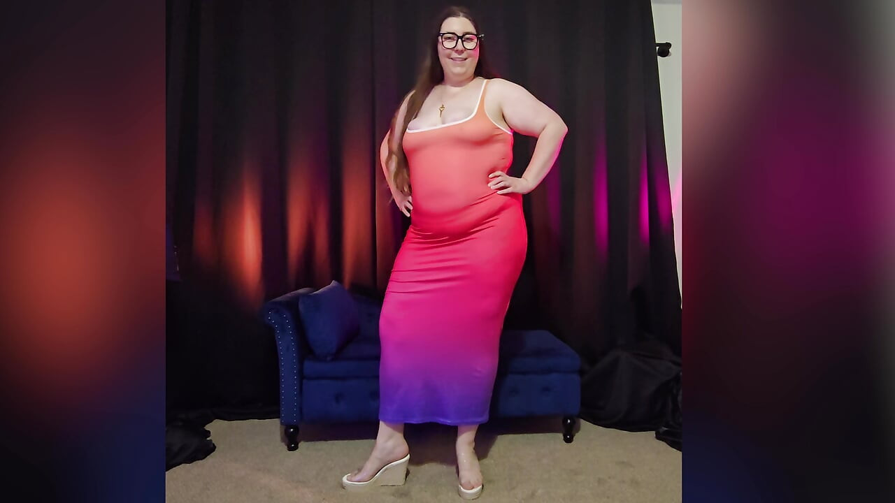 厚手BBWのドレスとヒールの試着 カーヴィーなプラスサイズ試着ホール