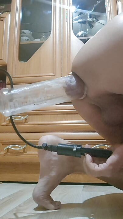 Pumpanje rupe pretvara se u natečenu pičku