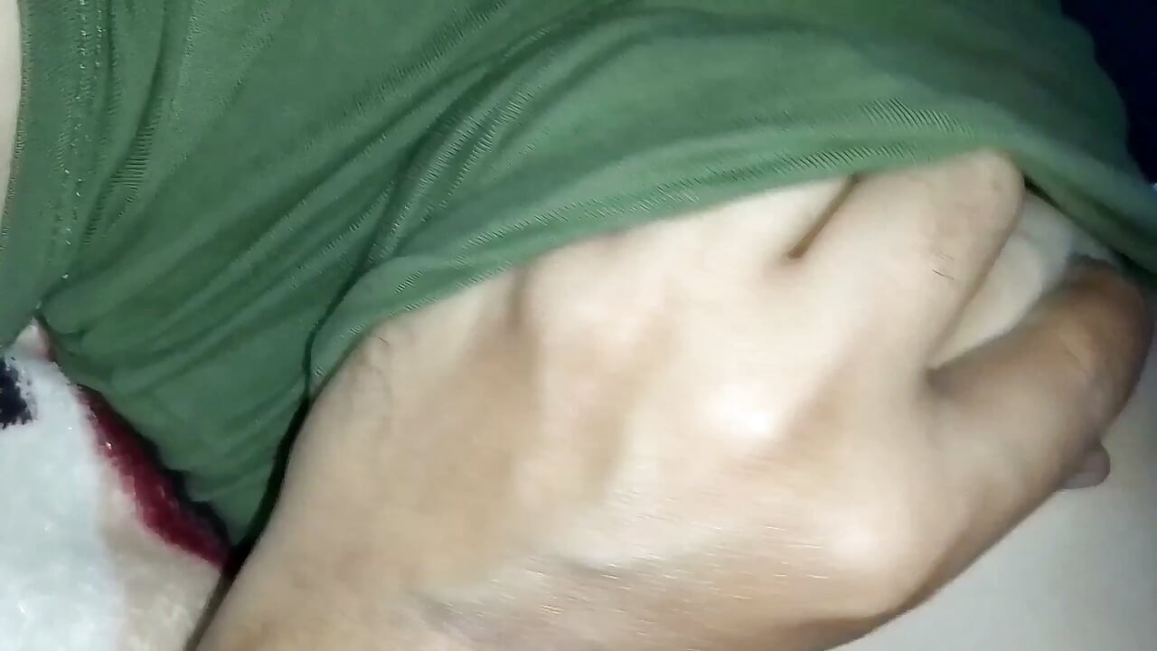 Moden kvinne viste skamløst frem rompa si.