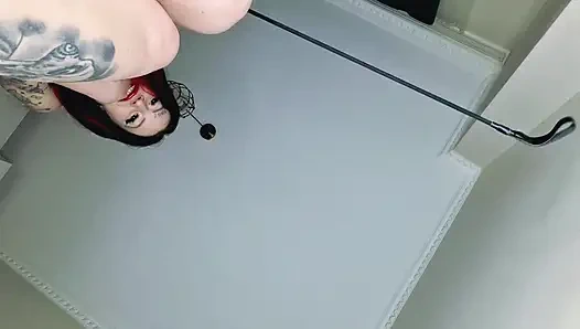 Kamu suka cewek raksasa? Kami dapat dengan mudah menginjak-ninjak Anda dengan sepatu hak tinggi atau kaki kami. Kaki, sepatu hak tinggi, fetish kaki.