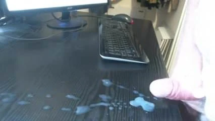 Another cum and eat while watching T.
