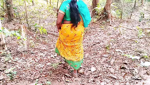 Outdoor-dschungel-sex. Desi Bhabi fickt den kleinen Bruder des großen schwanzes des ehemanns im Wald. Telugu dirtytalk.