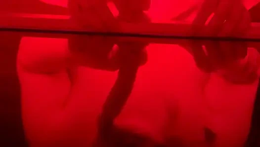 Милфа-толстушка глубоко заглатывает дилдо, грязное видео от первого лица