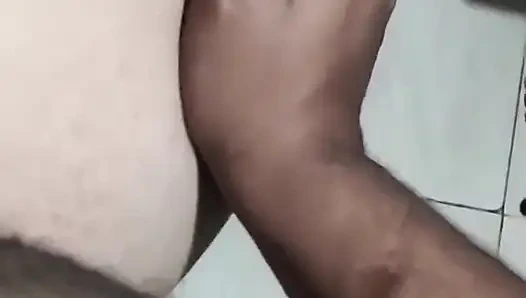 Banyoda ateşli grup seks