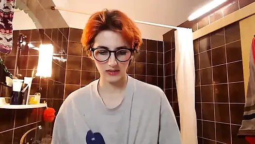 Mewarnai rambut merahku lagi di kamera