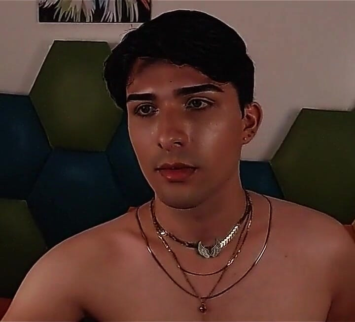 I Like to Undress Very Sensually on Camera for Stepdaddy