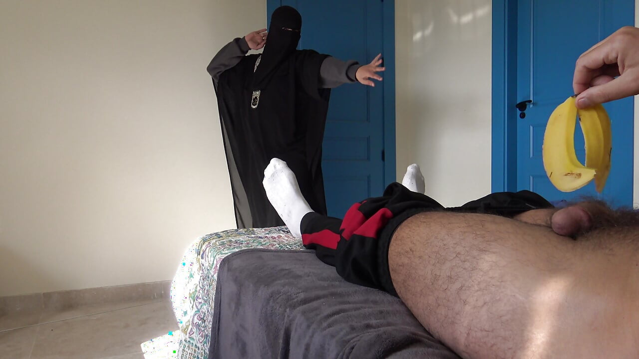 Kakek Jerman berusia 78 tahun menyuruh gadis Turki untuk menari untuknya