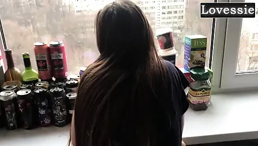 Tante seksi ini nyepong kontolku pagi-pagi di dapur - pov - lovessie