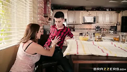 Brazzers - Ariella Ferrera jordi'ye büyük göğüslerini boşaltıyor