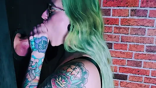 Gloryhole'da Kalın Sik Emmek