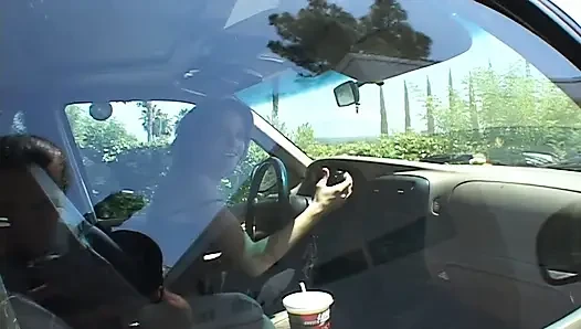 Sıska hatun sıkı amına canavar bir yarağa binerken inliyor