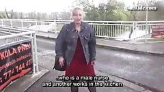 O mamă sexy cehă țâțoasă se fute tare cu un șofer de taxi excitat