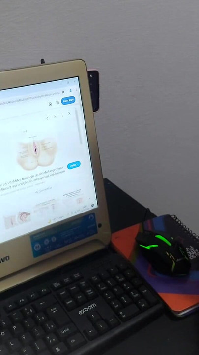 Kultni trenutak s "Sata anatomije i drkanje, seks s MILF maćehom s prirodnim sisama"