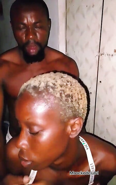 Minha meia-irmã ama meu pau enorme