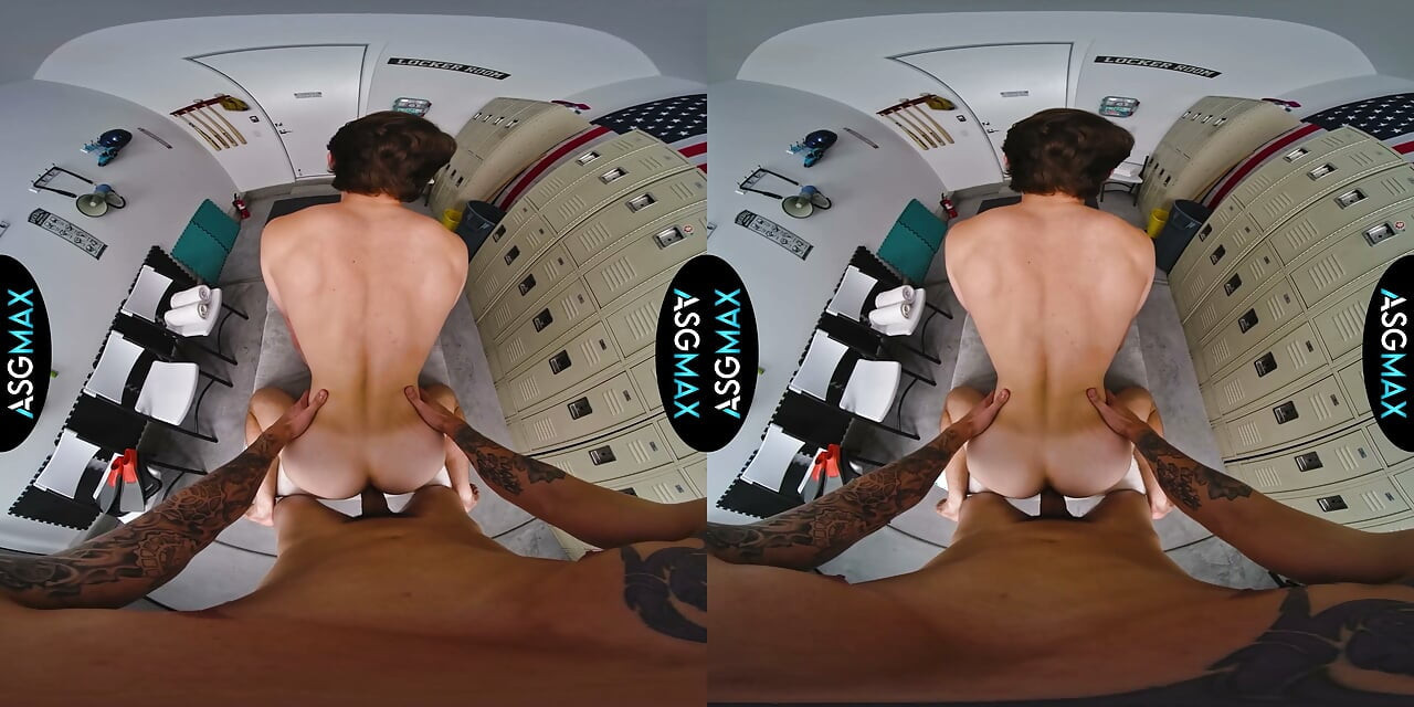 ASGMAX VR - Antrenör JAYDEN MARCOS Soyunma Odasında Kolej Sporcusunu Baştan Çıkarıp Sikiyor