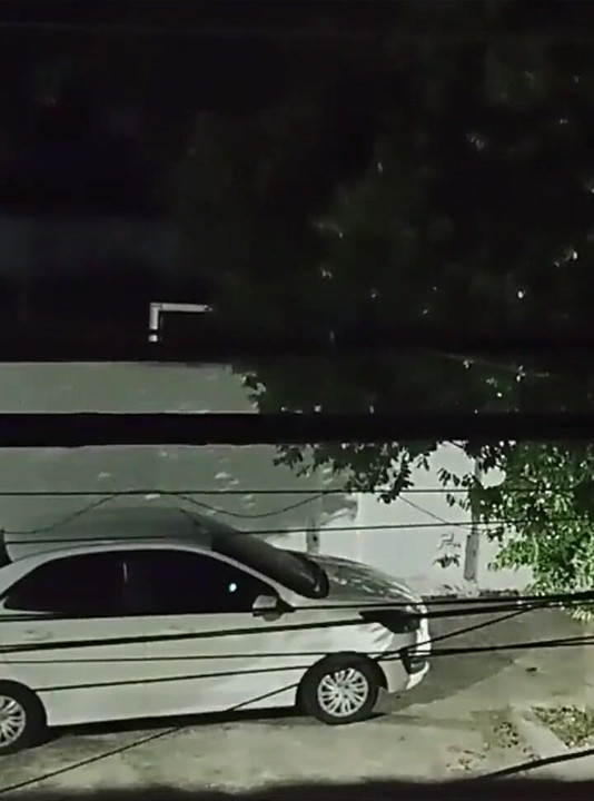 Fucks with Lover in the Car in Front of the House and Comes Back Full of Cum Smiling