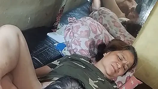 Cewek itu nggak bisa menyesali apa yang telah aku lakukan pada memek be basahnya saat aku jilat memeknya supaya puas