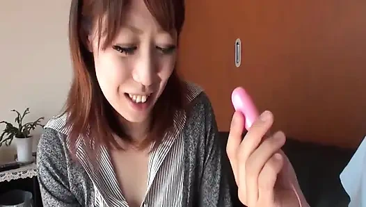 Nippon iç çamaşırı sahne 3_oriental esmer mastürbasyon yapıyor ve sonra dölleniyor