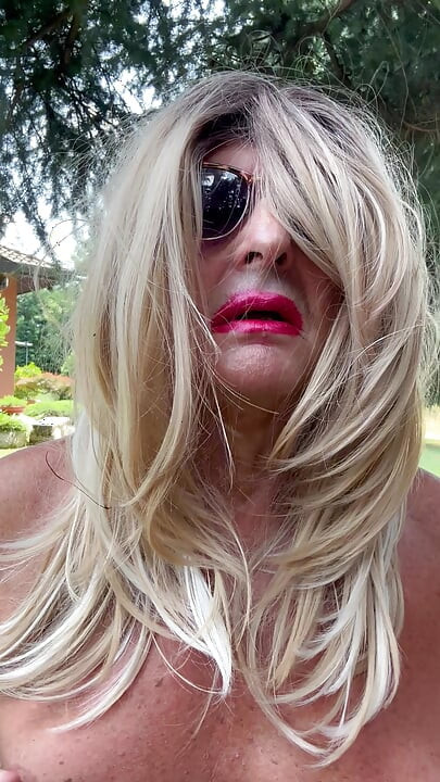 Sissy Culoness gets turned on with her nipples