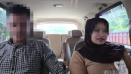 Студентка в хиджабе (18+) просит своего папочки купить новый вирусный мобильный телефон - Minokiiko