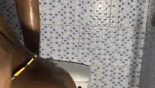 Ateşli zenci hatun banyoda tek başına
