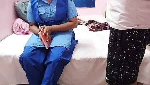 Sürtük üvey kız onu yaramaz tarzda sikmek için adımını baştan çıkarıyor
