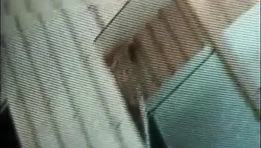 Черные лесбиянки с большими сиськами лижут киску, трахают пальцами в саду