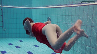 リブーゼ水中痴女の裸体