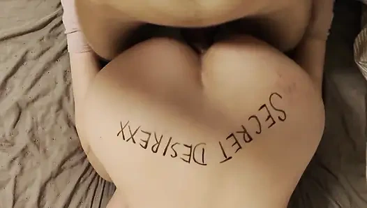 Üvey kız kardeşimin götü domalarak çıldırmış görünüyor - kesintisiz sikiş