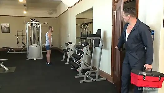 Tukang ini sama cowok gym dengan ganas