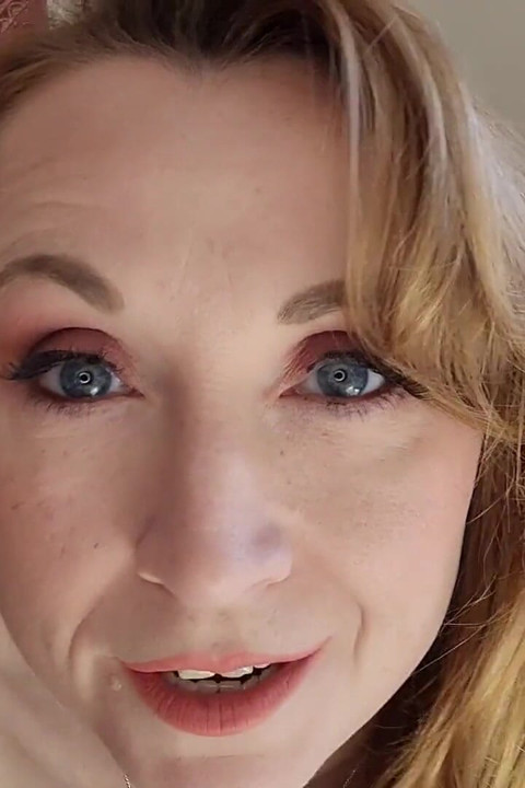 Size Queen Squirting MILF Fists Herself