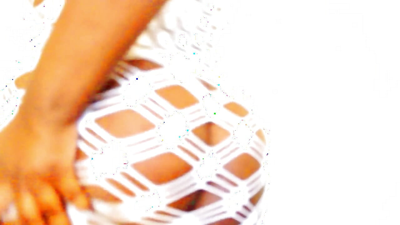 Fancy Dirty Diana is looking real juicy  in all white with sun hat