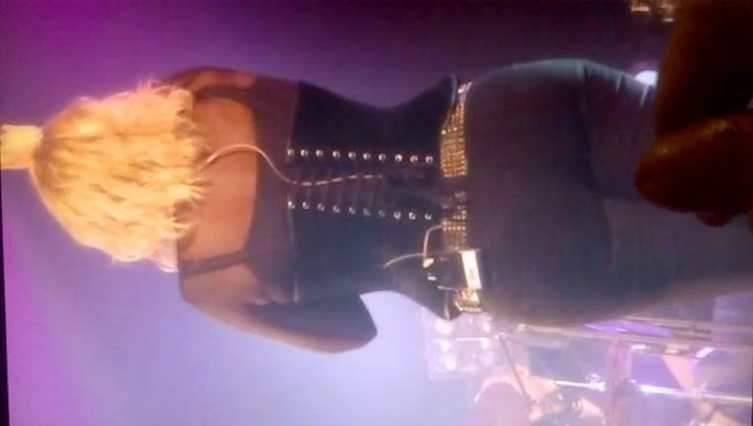 Cum üzerinde kim wilde popo