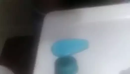 Hispanik adam kendini hissediyor