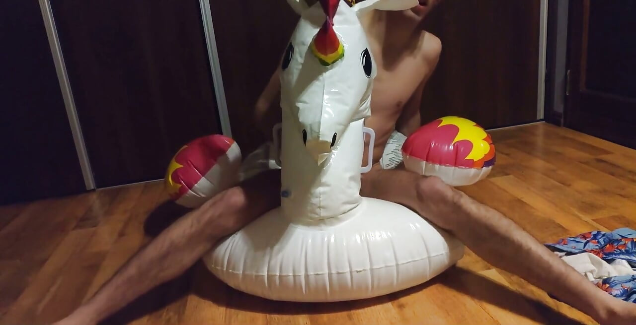 Száraz lovaglás a felfújható unikornisomon