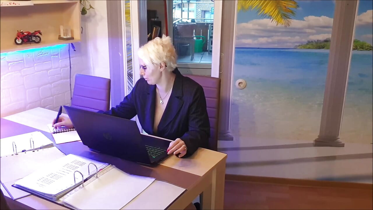 İç ofis - ve patron her şeyi gördü