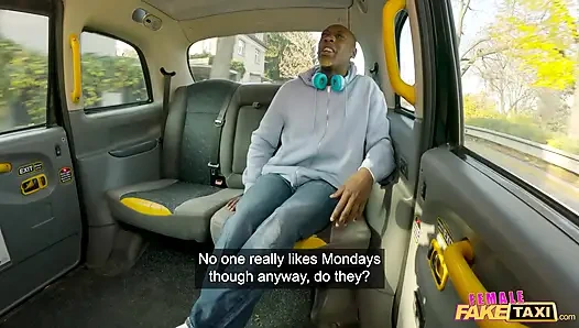 Female Fake Taxi - шотландская блондинка Samantha Joiner скачет на большом черном члене британского Dj