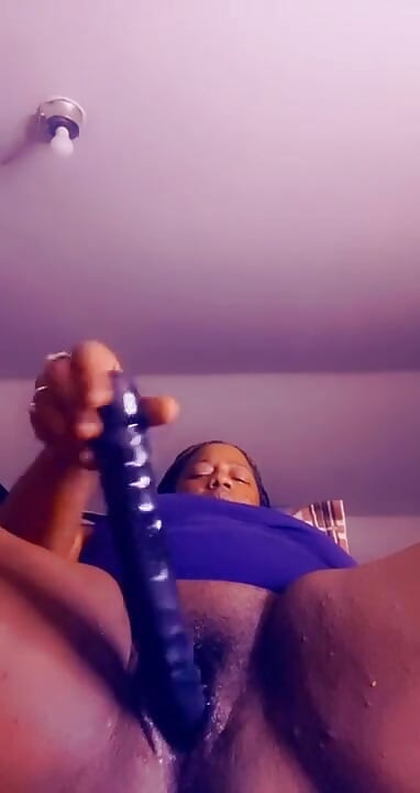 Arzu edilen tutku dildosuna boşalıyor