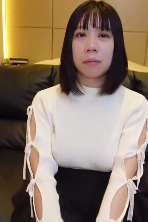 Tanpa sensor - cewek seksi dengan tubuh semok ini dientot habis-habisan sama besar sampai lubangnya menganga lebar