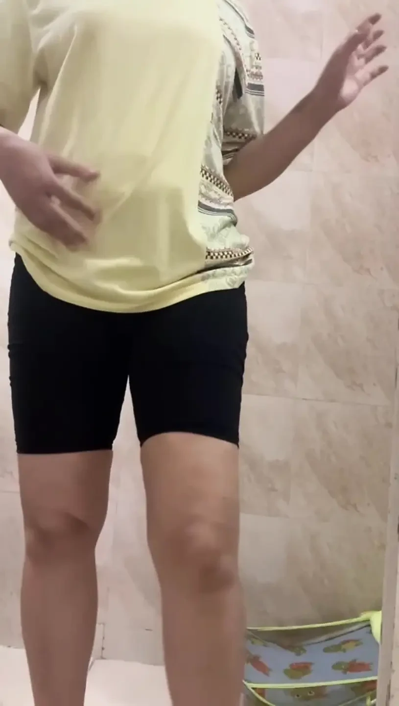 Hot Indian Milf Fucking a Banana