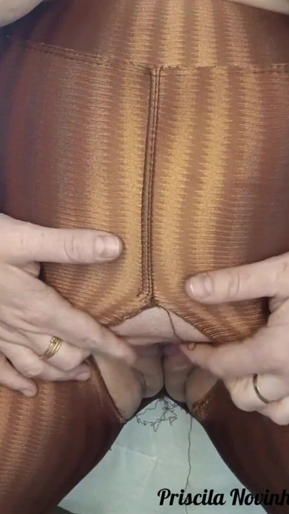 Stepmother notices that pants tore at the gym but were without panties. + Videos leave in the comments!!!! | Clip 1