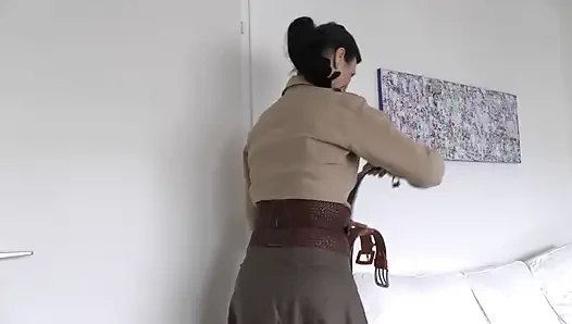 Возбуждающая примерка пояса с бельной юбкой, часть 3, дама Виктория Валенте