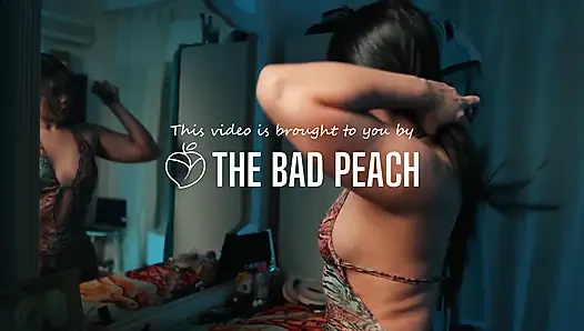 He stood her up without knowing she had a surprise in store for him, so he ended up having to use a dildo