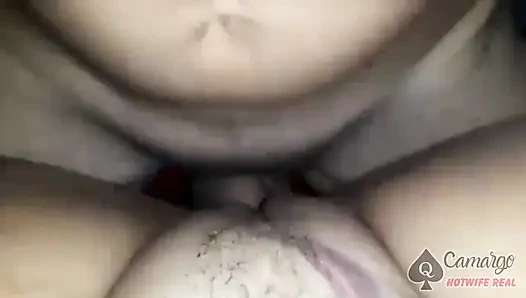 Bu inlemeyi dinle - kocamın arkadaşı beni hamile bırakmak için prezervatifsiz yapmasına izin verdim
