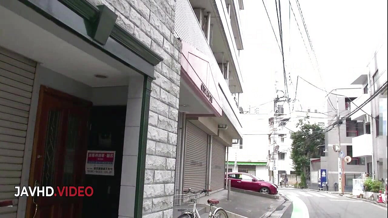 Η καυτή γιαπωνέζικη πίπα της Yui Sakura πριν από το καυτό σεξ