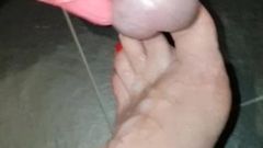 Compilação das próprias gozadas nos pés, meia-calça, fetiche com os pés