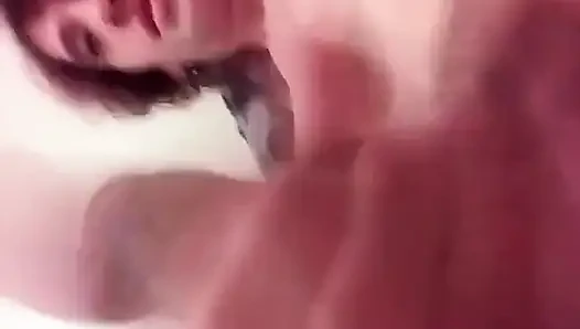 Trans kız boşalmak için mücadele ediyor ve sikişemiyor