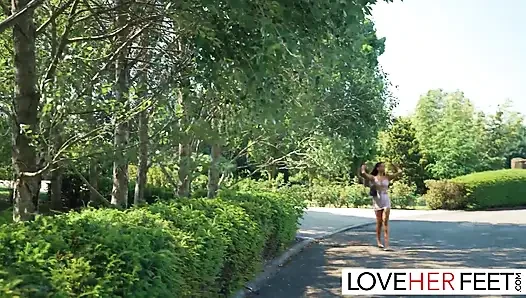 Aksi hot lesbian samantha cruz dan sasha rose yang saling muasin satu sama lain